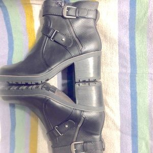 Bare Traps Towanda Black Ankle Boots Size 8